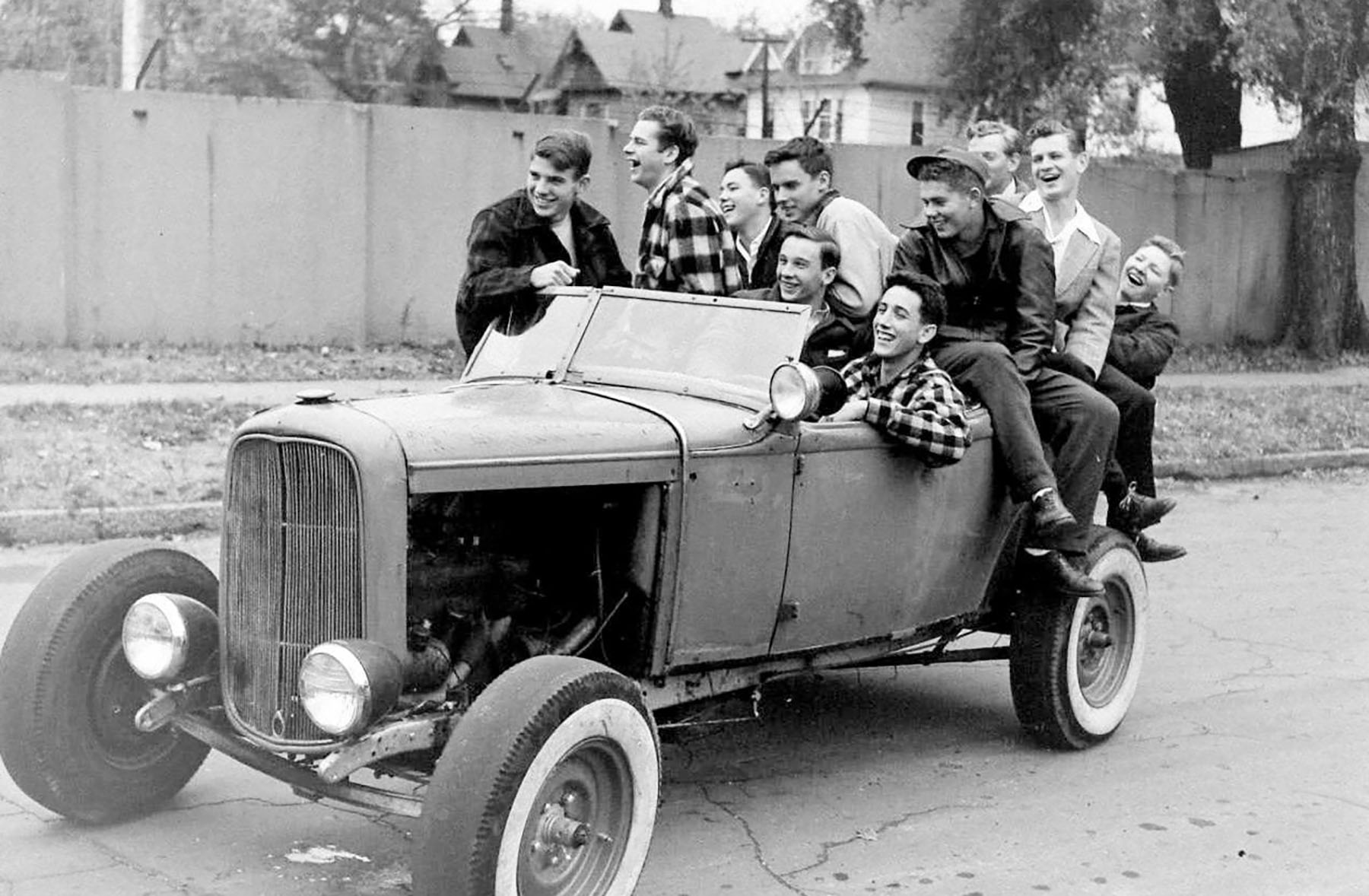 APRIL 2022: A 1974 IHC PICKUP NAMED “CORNFIELD CADILLAC” WAS LOST AND FOUND  BY ONE FAMILY | MyStarCollectorCar, image size:1800x1178